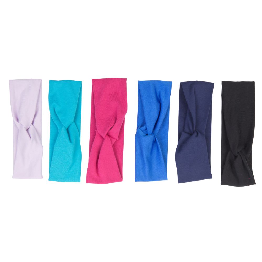 Short hair – kept firmly back with a pink hair band
